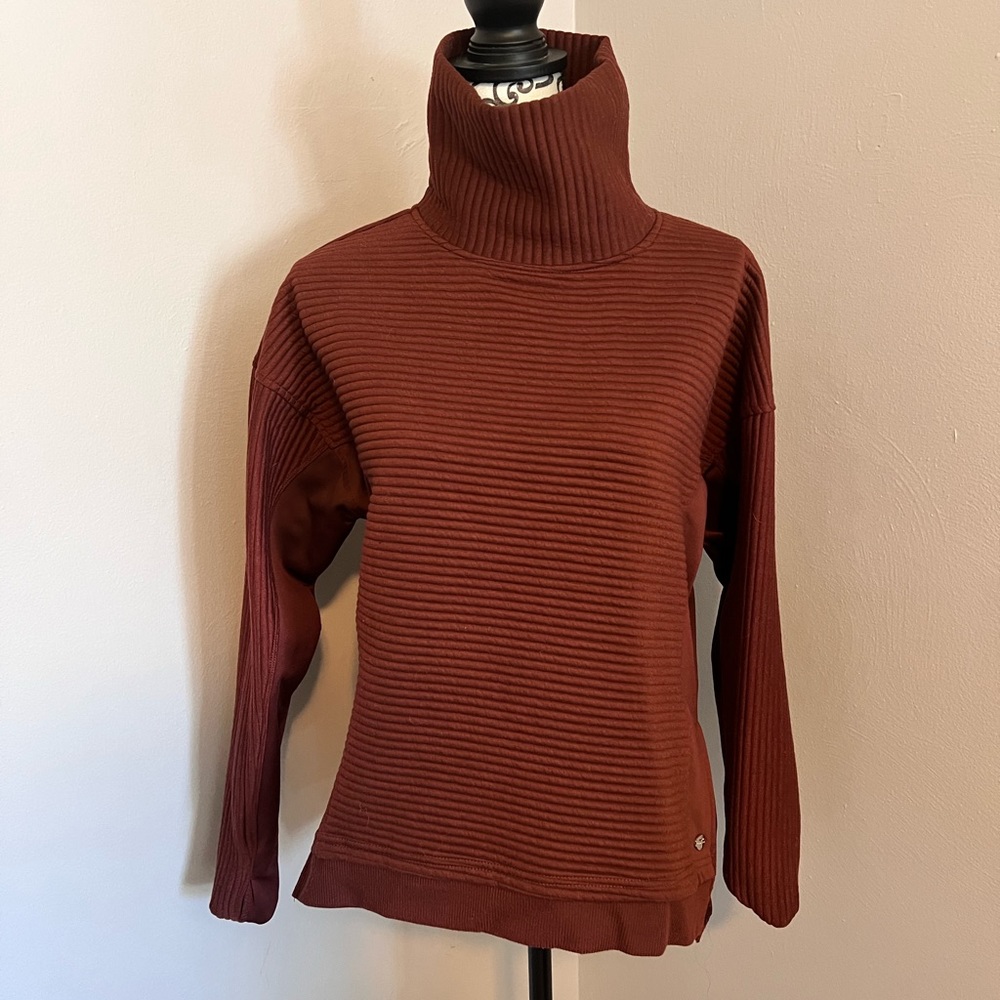 Tahari sport turtleneck